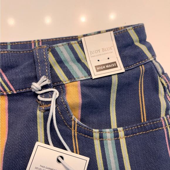 Judy Blue Striped High Waist Jean Shorts Size Large NWT - Picture 11 of 12